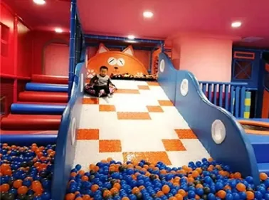 donut-slide-of-indoor-playground